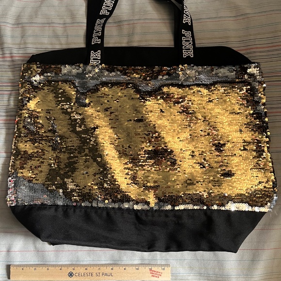 VS Travel bags bundle - Picture 5 of 6